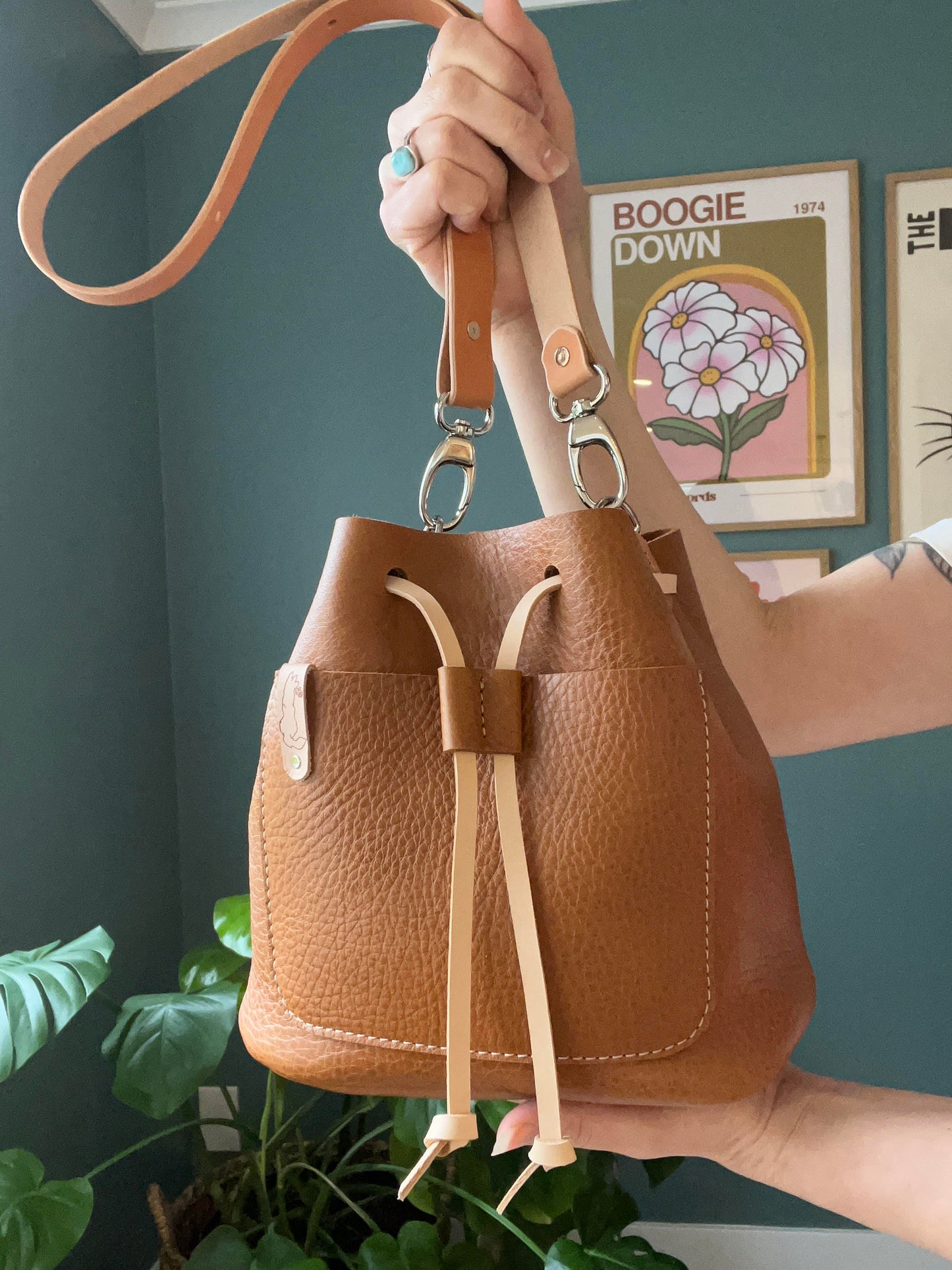 Bucket bag